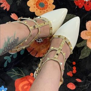 Valentino Garavani White Cream Patent Rockstud Pointed Toe Slingback Pumps